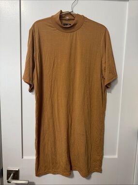 Women’s Mock Neck Short Sleeve Shirt - Tan